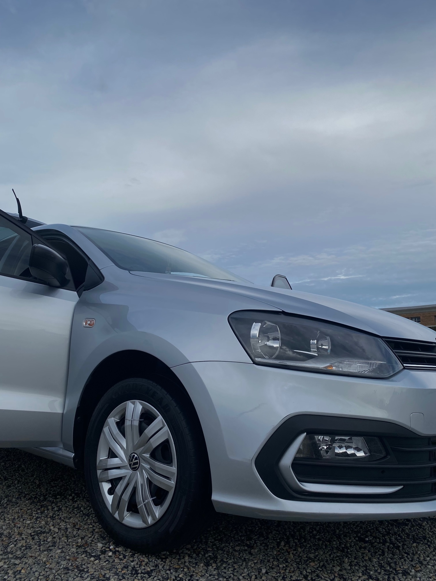 VW Polo — Wheel & Headlight Polish